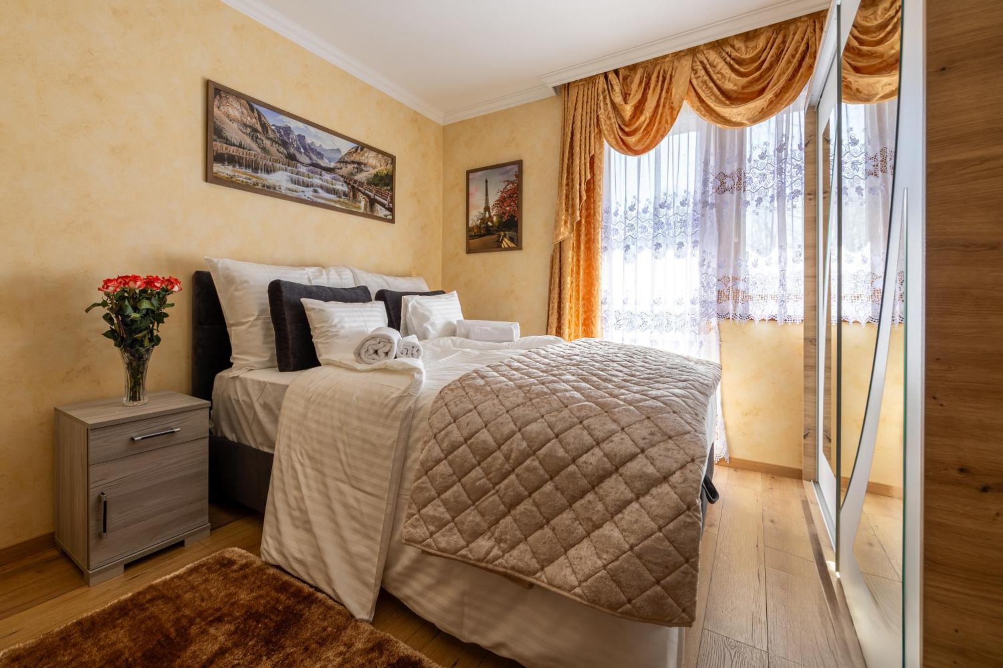 Bed and Breakfast Voeroes Alom Panzio Tiszakécske Esterno foto
