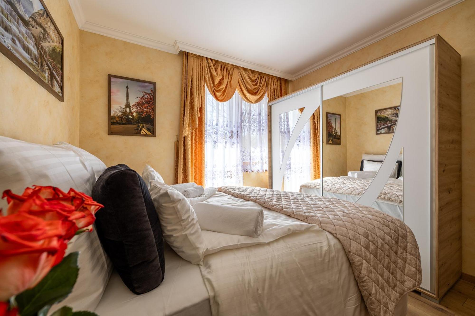 Bed and Breakfast Voeroes Alom Panzio Tiszakécske Esterno foto