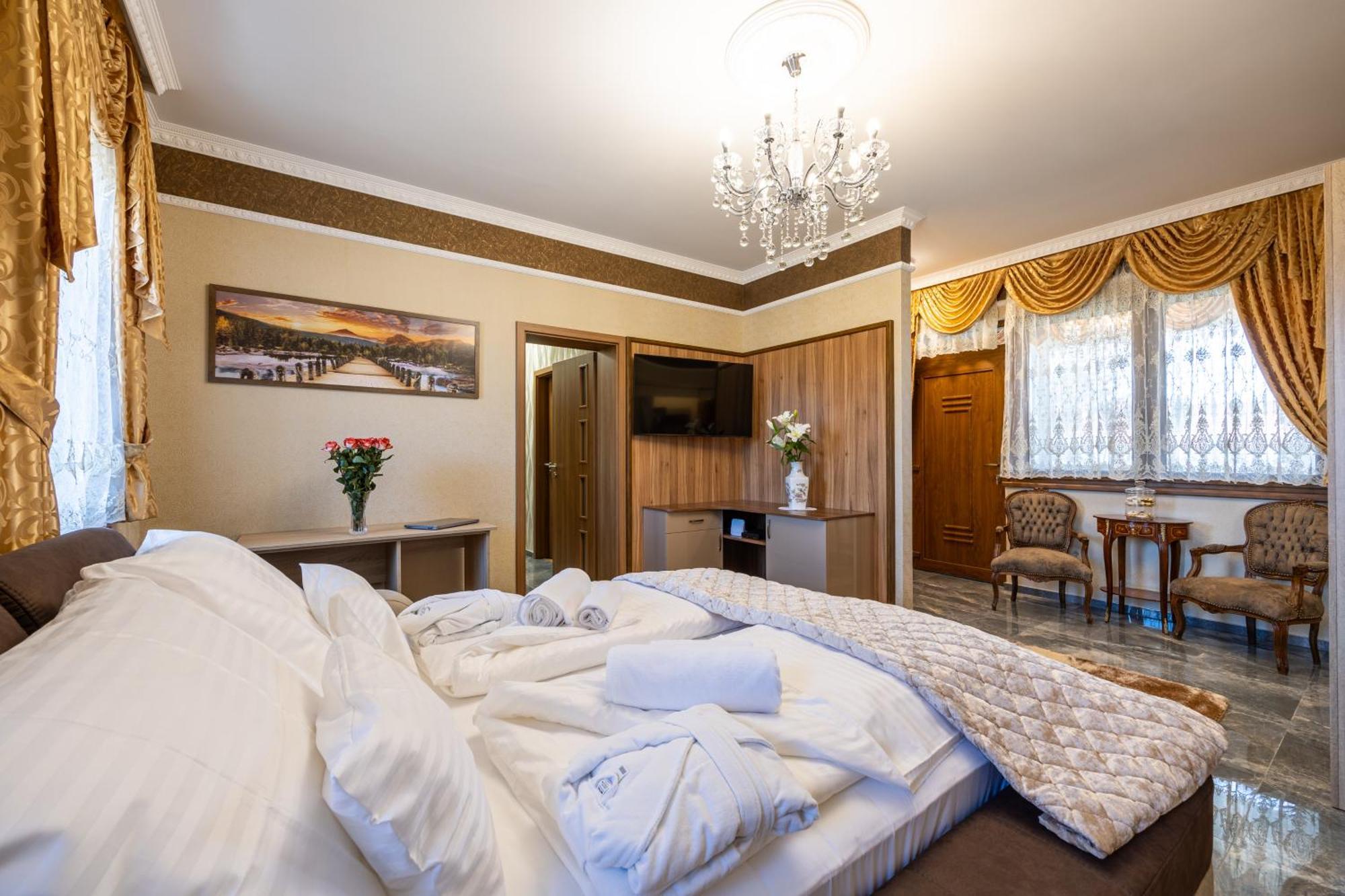 Bed and Breakfast Voeroes Alom Panzio Tiszakécske Esterno foto