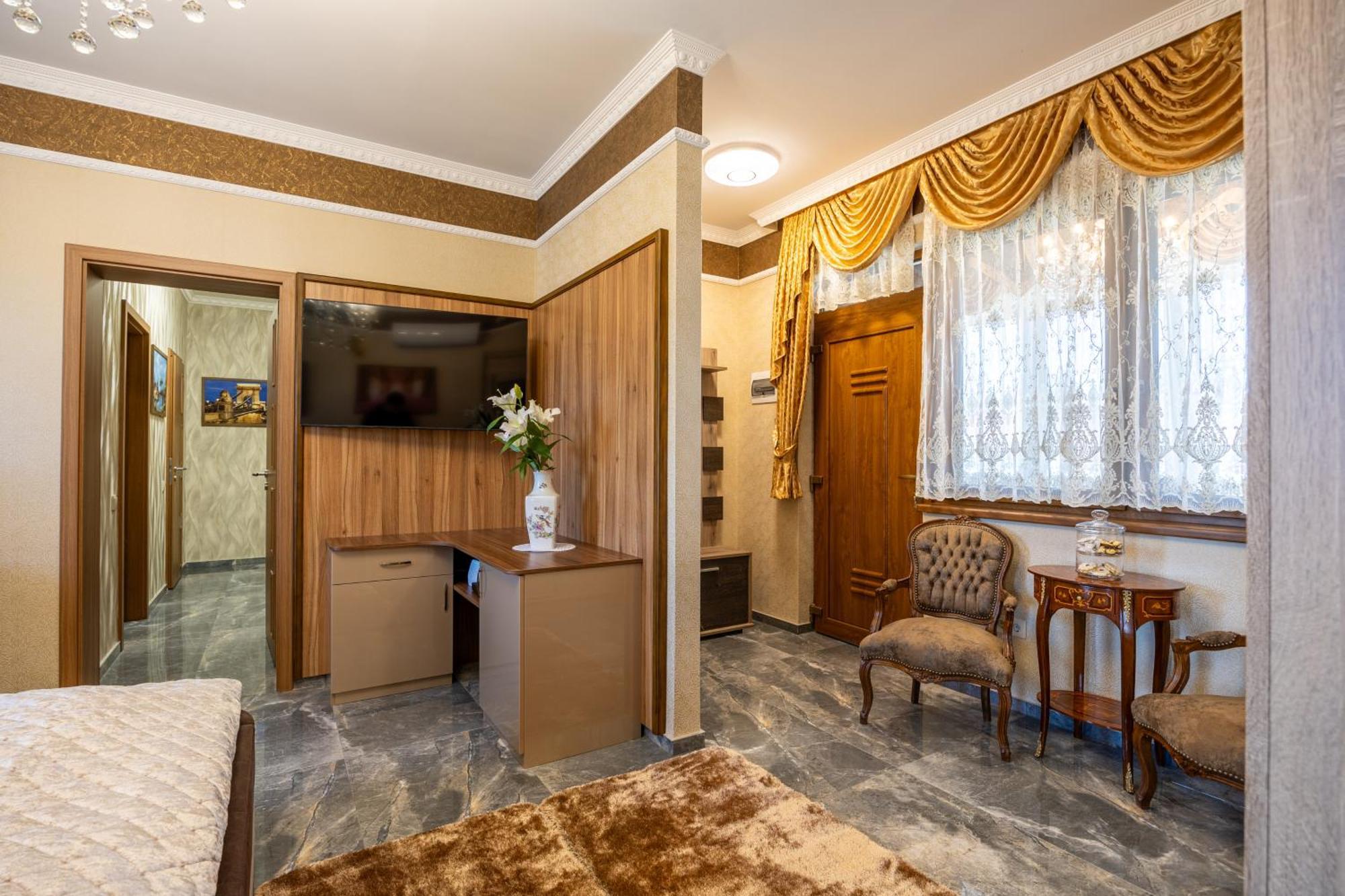 Bed and Breakfast Voeroes Alom Panzio Tiszakécske Esterno foto