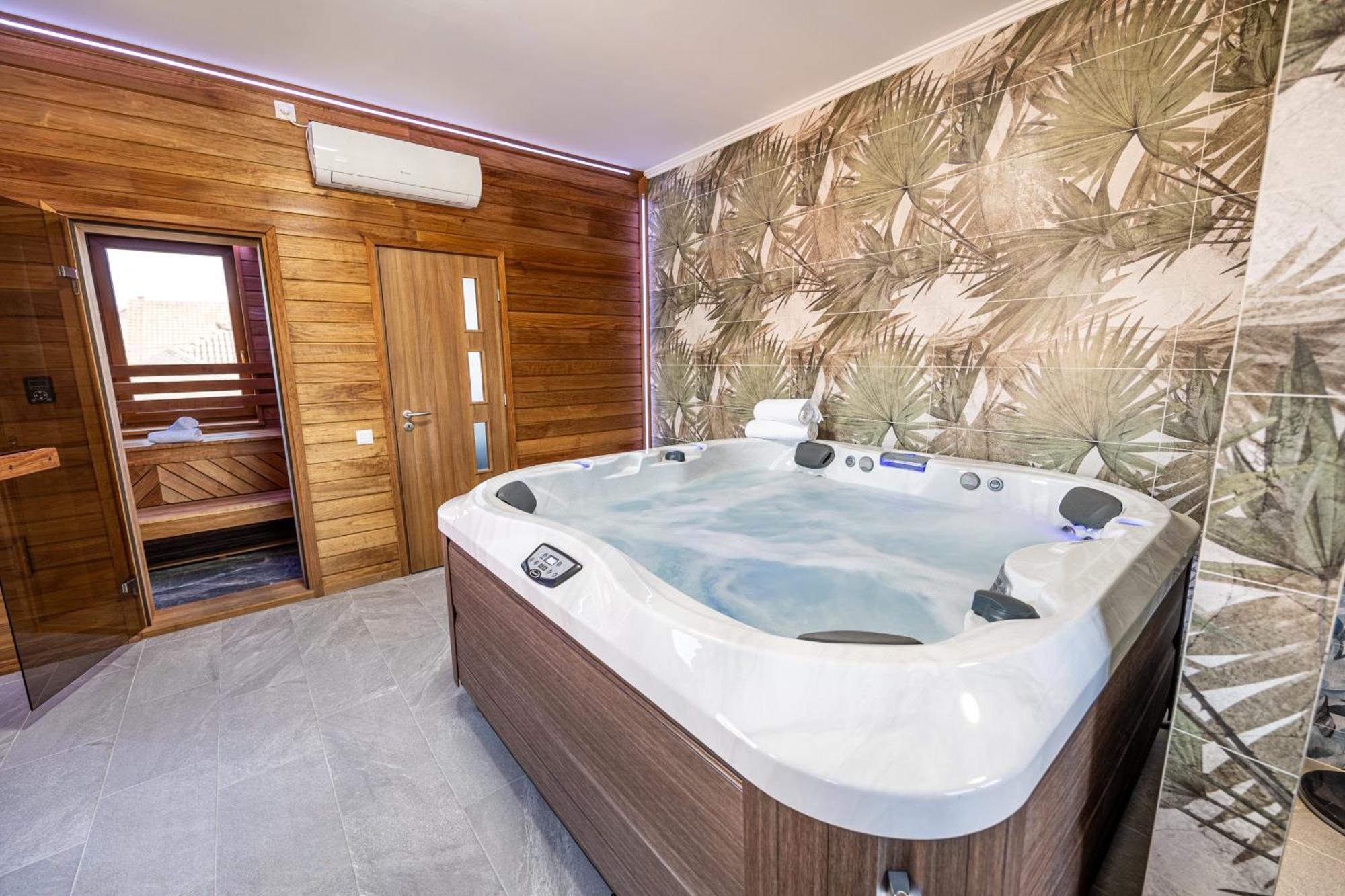 Bed and Breakfast Voeroes Alom Panzio Tiszakécske Esterno foto