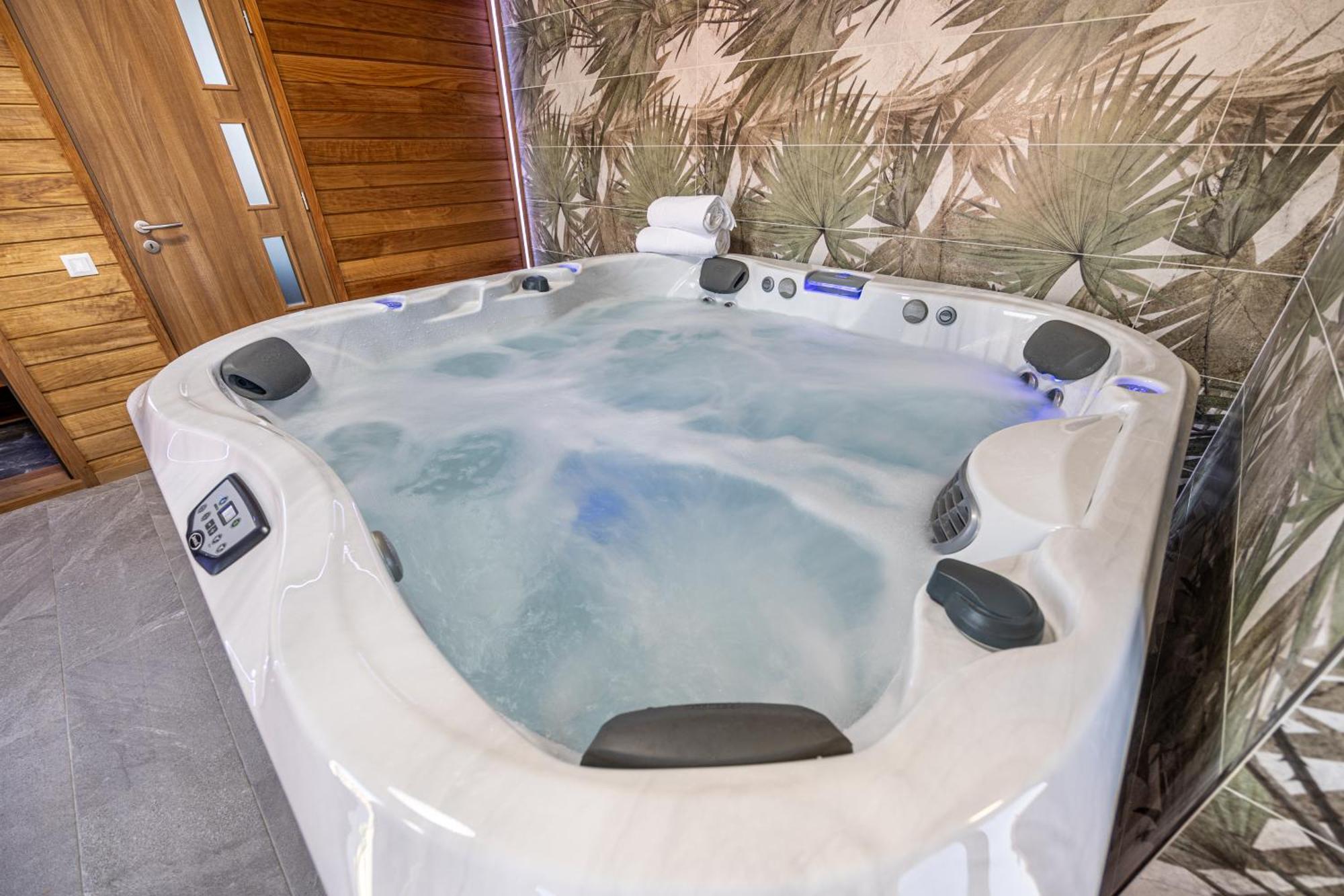 Bed and Breakfast Voeroes Alom Panzio Tiszakécske Esterno foto